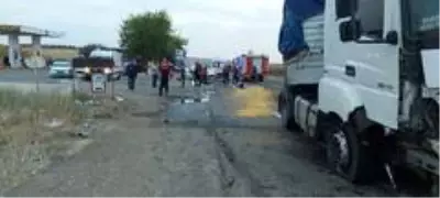 Şanlıurfa'da trafik kazası : 2 ölü, 1 yaralı Şanlıurfa'da trafik kazası : 2 ölü, 1 yaralı