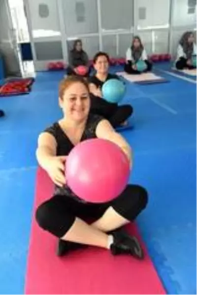 Sosyal mesafeli spora kadınlardan yoğun ilgi Sosyal mesafeli spora kadınlardan yoğun ilgi