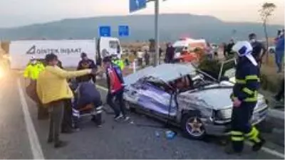 Son dakika haber: Su tankerinin çarptığı otomobilde sıkıştılar Son dakika haber: Su tankerinin çarptığı otomobilde sıkıştılar