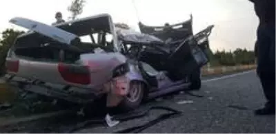 Son dakika haber: Su tankerinin çarptığı otomobilde sıkıştılar Son dakika haber: Su tankerinin çarptığı otomobilde sıkıştılar