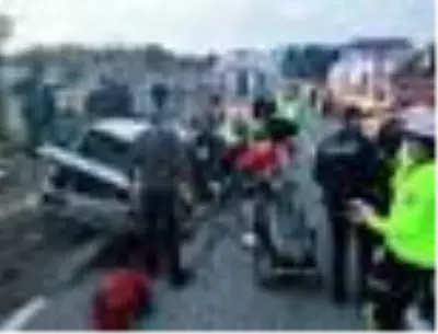 Son dakika haber: Su tankerinin çarptığı otomobilde sıkıştılar Son dakika haber: Su tankerinin çarptığı otomobilde sıkıştılar