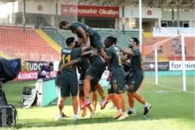 Süper Lig: Aytemiz Alanyaspor: 1 -Fatih Karagümrük: 0 (İlk yarı) Süper Lig: Aytemiz Alanyaspor: 1 -Fatih Karagümrük: 0 (İlk yarı)