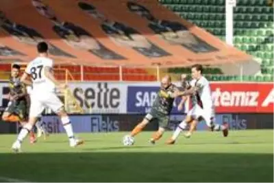 Süper Lig: Aytemiz Alanyaspor: 1 -Fatih Karagümrük: 0 (İlk yarı) Süper Lig: Aytemiz Alanyaspor: 1 -Fatih Karagümrük: 0 (İlk yarı)