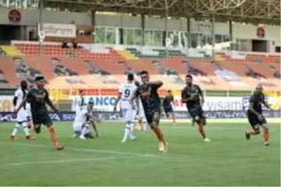 Süper Lig: Aytemiz Alanyaspor: 1 -Fatih Karagümrük: 0 (İlk yarı) Süper Lig: Aytemiz Alanyaspor: 1 -Fatih Karagümrük: 0 (İlk yarı)