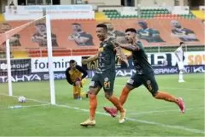 Süper Lig: Aytemiz Alanyaspor: 1 -Fatih Karagümrük: 0 (İlk yarı) Süper Lig: Aytemiz Alanyaspor: 1 -Fatih Karagümrük: 0 (İlk yarı)