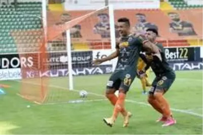 Süper Lig: Aytemiz Alanyaspor: 1 -Fatih Karagümrük: 0 (İlk yarı) Süper Lig: Aytemiz Alanyaspor: 1 -Fatih Karagümrük: 0 (İlk yarı)