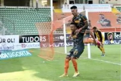 Süper Lig: Aytemiz Alanyaspor: 1 -Fatih Karagümrük: 0 (İlk yarı) Süper Lig: Aytemiz Alanyaspor: 1 -Fatih Karagümrük: 0 (İlk yarı)