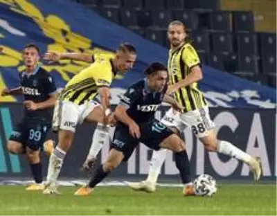 Süper Lig: Fenerbahçe: 0 - Trabzonspor: 1 (İlk yarı)