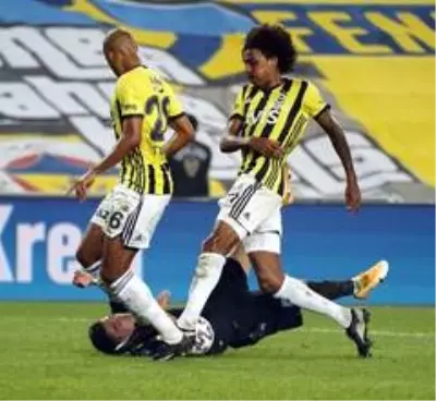 Süper Lig: Fenerbahçe: 0 - Trabzonspor: 1 (İlk yarı)