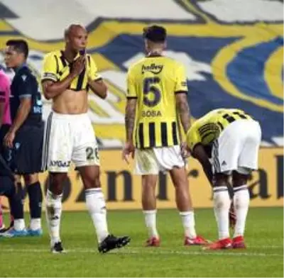 Süper Lig: Fenerbahçe: 0 - Trabzonspor: 1 (İlk yarı)