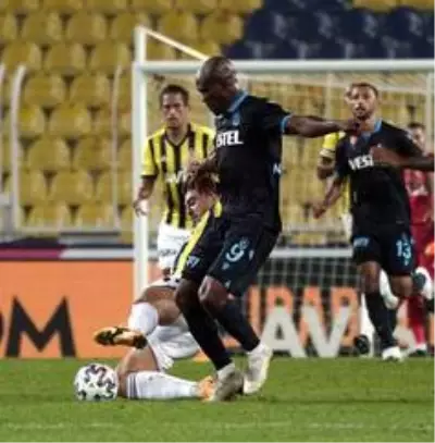 Süper Lig: Fenerbahçe: 0 - Trabzonspor: 1 (İlk yarı)