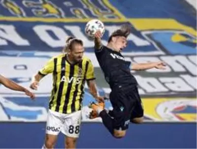 Süper Lig: Fenerbahçe: 0 - Trabzonspor: 1 (İlk yarı)