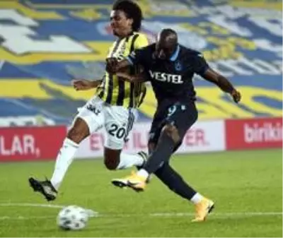 Süper Lig: Fenerbahçe: 0 - Trabzonspor: 1 (İlk yarı)