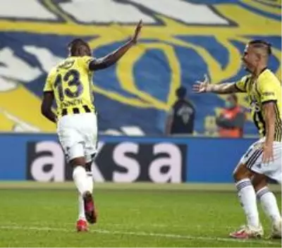 Fenerbahçe, sahasında Trabzonspor'u 3-1 mağlup etti Fenerbahçe, sahasında Trabzonspor'u 3-1 mağlup etti
