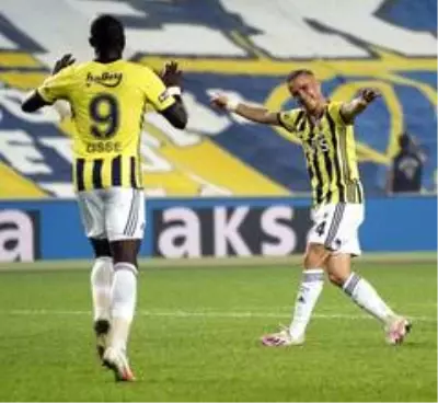 Fenerbahçe, sahasında Trabzonspor'u 3-1 mağlup etti Fenerbahçe, sahasında Trabzonspor'u 3-1 mağlup etti