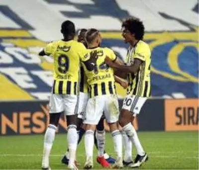Fenerbahçe, sahasında Trabzonspor'u 3-1 mağlup etti Fenerbahçe, sahasında Trabzonspor'u 3-1 mağlup etti