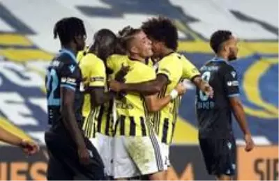 Fenerbahçe, sahasında Trabzonspor'u 3-1 mağlup etti Fenerbahçe, sahasında Trabzonspor'u 3-1 mağlup etti