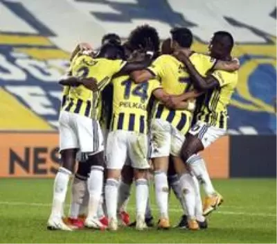 Fenerbahçe, sahasında Trabzonspor'u 3-1 mağlup etti Fenerbahçe, sahasında Trabzonspor'u 3-1 mağlup etti