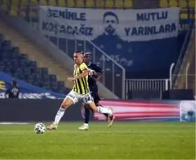 Fenerbahçe, sahasında Trabzonspor'u 3-1 mağlup etti Fenerbahçe, sahasında Trabzonspor'u 3-1 mağlup etti