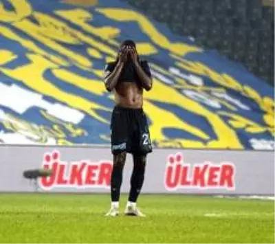 Fenerbahçe, sahasında Trabzonspor'u 3-1 mağlup etti Fenerbahçe, sahasında Trabzonspor'u 3-1 mağlup etti