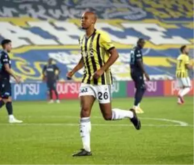 Fenerbahçe, sahasında Trabzonspor'u 3-1 mağlup etti Fenerbahçe, sahasında Trabzonspor'u 3-1 mağlup etti