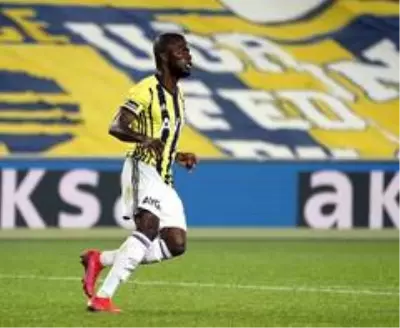 Fenerbahçe, sahasında Trabzonspor'u 3-1 mağlup etti Fenerbahçe, sahasında Trabzonspor'u 3-1 mağlup etti