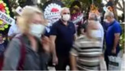 Son dakika... Trafik kazasında hayatını kaybeden anne ile kızı son yolculuğuna uğurlandı Son dakika... Trafik kazasında hayatını kaybeden anne ile kızı son yolculuğuna uğurlandı