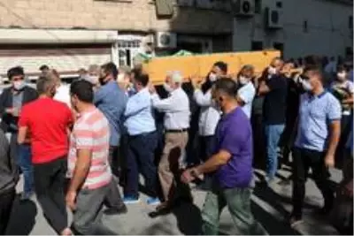 Camiye gitmek için yolun karşısına geçmeye çalışan yaşlı adam, canından oldu