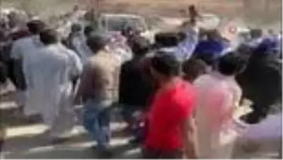 Son dakika haberleri! - YPG/PKK'lı teröristler Fransa karşıtı gösteri yapan gruba ateş açtı: 2 yaralı Son dakika haberleri! - YPG/PKK'lı teröristler Fransa karşıtı gösteri yapan gruba ateş açtı: 2 yaralı