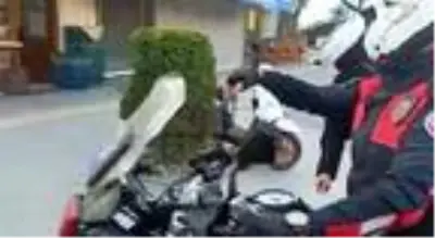 Son dakika... Yunus polisleri geç kalan genci sınava yetiştirdi; o anlar görüntülendi Son dakika... Yunus polisleri geç kalan genci sınava yetiştirdi; o anlar görüntülendi