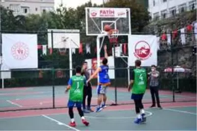 3x3 basketbol turnuvasında dereceye giren takımlar ödüllerine kavuştu 3x3 basketbol turnuvasında dereceye giren takımlar ödüllerine kavuştu