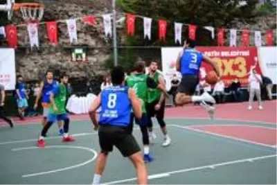 3x3 basketbol turnuvasında dereceye giren takımlar ödüllerine kavuştu 3x3 basketbol turnuvasında dereceye giren takımlar ödüllerine kavuştu