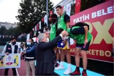 3x3 basketbol turnuvasında dereceye giren takımlar ödüllerine kavuştu 3x3 basketbol turnuvasında dereceye giren takımlar ödüllerine kavuştu