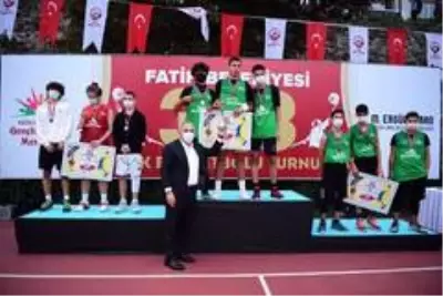3x3 basketbol turnuvasında dereceye giren takımlar ödüllerine kavuştu 3x3 basketbol turnuvasında dereceye giren takımlar ödüllerine kavuştu