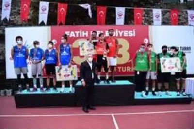 3x3 basketbol turnuvasında dereceye giren takımlar ödüllerine kavuştu 3x3 basketbol turnuvasında dereceye giren takımlar ödüllerine kavuştu
