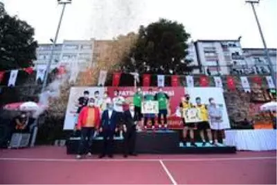 3x3 basketbol turnuvasında dereceye giren takımlar ödüllerine kavuştu 3x3 basketbol turnuvasında dereceye giren takımlar ödüllerine kavuştu