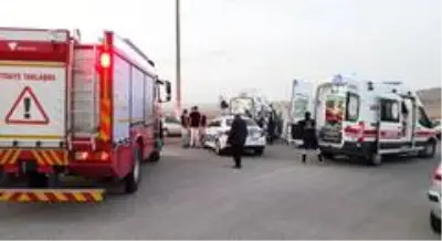 Aksaray'daki sıkışmalı kazada ekipler zamanla yarıştı Aksaray'daki sıkışmalı kazada ekipler zamanla yarıştı