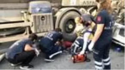 Altına girdiği tankere kamyonun çarpmasıyla öldü