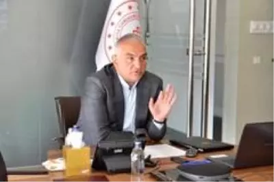 Bakan Ersoy, 'Ankara'yı hap yaparak birçok noktaya turizm tren rotalarını yaymak istiyoruz' Bakan Ersoy, 'Ankara'yı hap yaparak birçok noktaya turizm tren rotalarını yaymak istiyoruz'