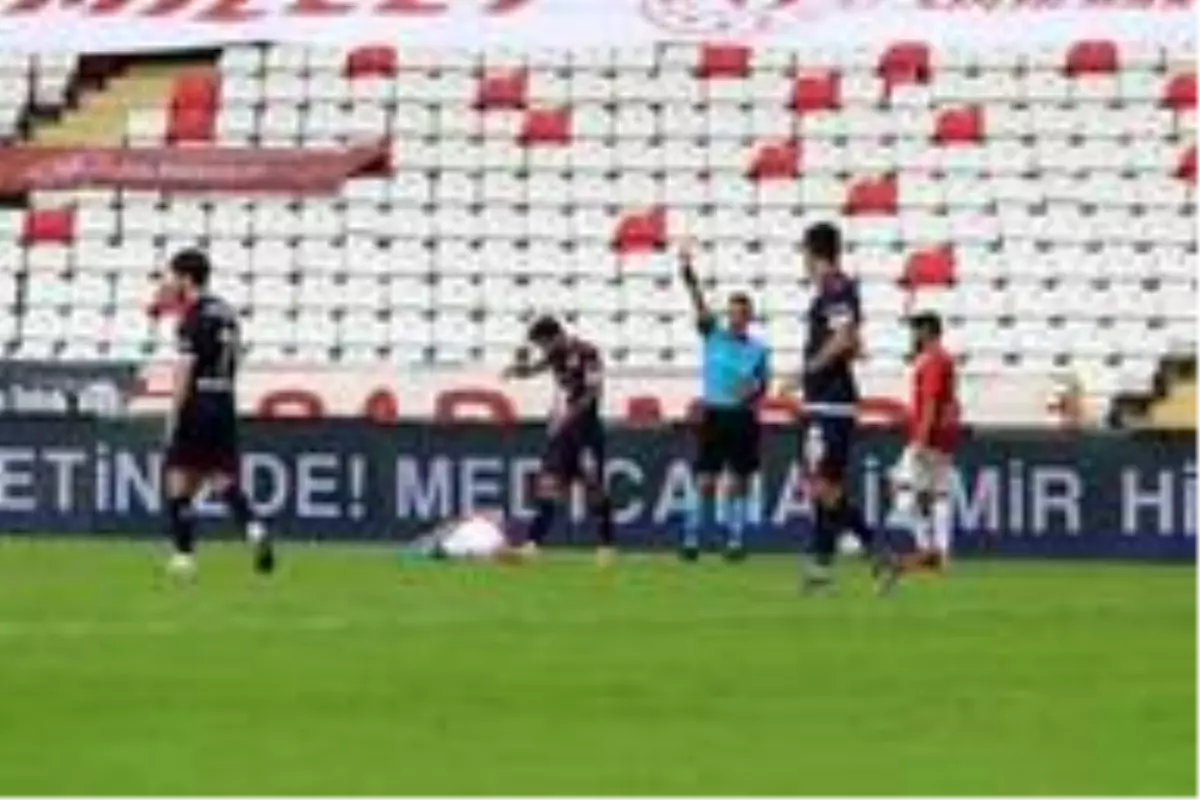 Antalyaspor'a son 2 haftada 3 kırmızı kart