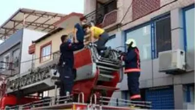 Son dakika... Apartman boşluğunda çıkan yangın korkuttu Son dakika... Apartman boşluğunda çıkan yangın korkuttu