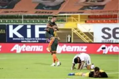 Aytemiz Alanyaspor liderliği bırakmadı