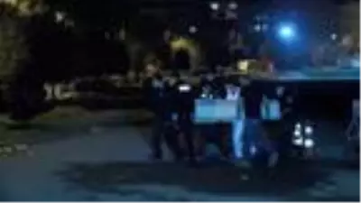 BAĞCILAR'DA BOŞ ARSADA BAŞINDAN VURULMUŞ ERKEK CESEDİ BULUNDU BAĞCILAR'DA BOŞ ARSADA BAŞINDAN VURULMUŞ ERKEK CESEDİ BULUNDU