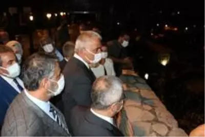 Bakan Ersoy 5 bin 500 yıllık antik kentte incelemelerde bulundu Bakan Ersoy 5 bin 500 yıllık antik kentte incelemelerde bulundu