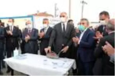 Bakan Ersoy 5 bin yıllık Tuz Mağarasını gezdi Bakan Ersoy 5 bin yıllık Tuz Mağarasını gezdi