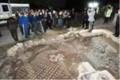 Bakan Ersoy 5 bin 500 yıllık antik kentte incelemelerde bulundu Bakan Ersoy 5 bin 500 yıllık antik kentte incelemelerde bulundu