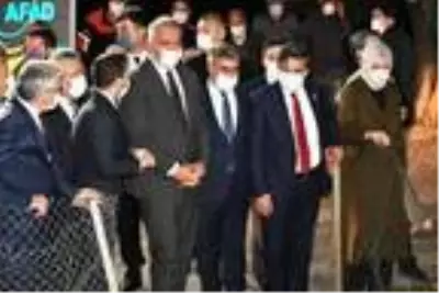 Bakan Ersoy 5 bin 500 yıllık antik kentte incelemelerde bulundu Bakan Ersoy 5 bin 500 yıllık antik kentte incelemelerde bulundu