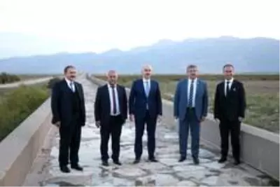 Ulaştırma ve Altyapı Bakanı Adil Karaismailoğlu Afyonkarahisar'da tarihi köprüyü inceledi Ulaştırma ve Altyapı Bakanı Adil Karaismailoğlu Afyonkarahisar'da tarihi köprüyü inceledi