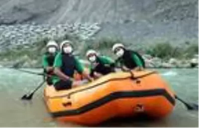 Bakan Kasapoğlu, Zap Nehri'nde rafting yaptı Bakan Kasapoğlu, Zap Nehri'nde rafting yaptı