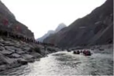Bakan Kasapoğlu, Zap Nehri'nde rafting yaptı Bakan Kasapoğlu, Zap Nehri'nde rafting yaptı